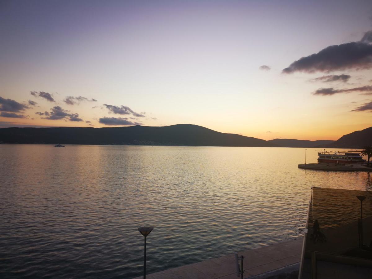 Seafront Apartments Tivat Buitenkant foto